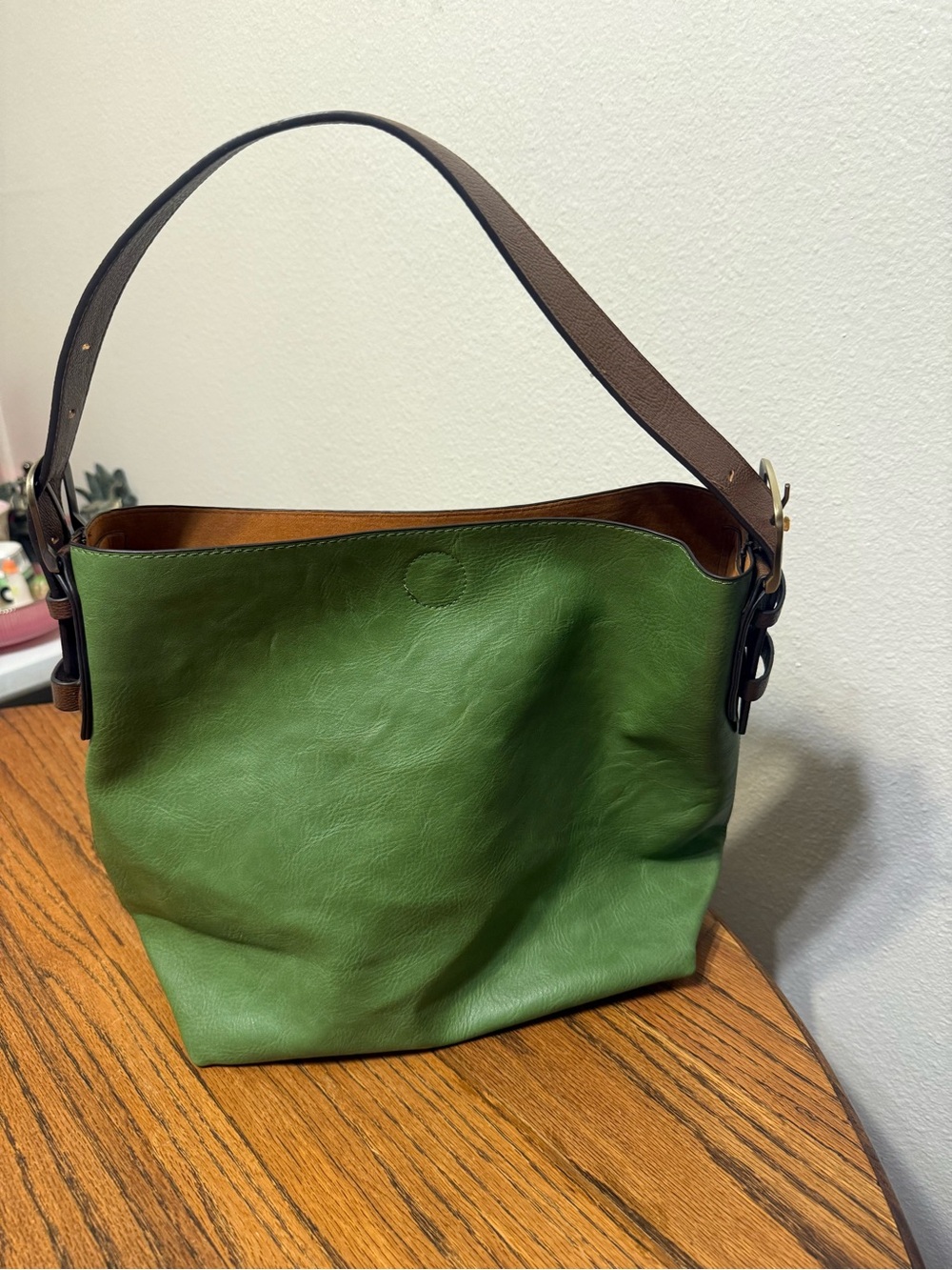 True vintage y2k Green Leather Shoulder Bag with Brown Strap
